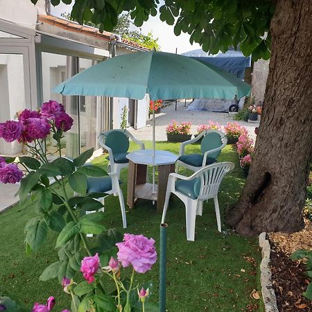 Tusson Chambres D'Hotes Charente מראה חיצוני תמונה